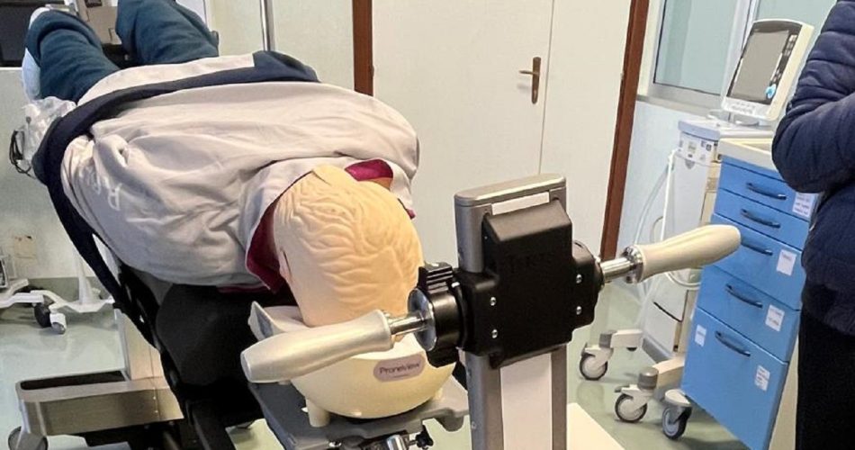 Tavolo operatorio rotativo - Neurochirurgia Ospedale Di Venere (14)