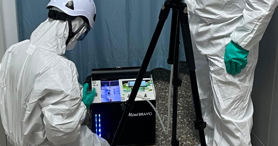 Tecnici ASL Bari - campionamento amianto (4)