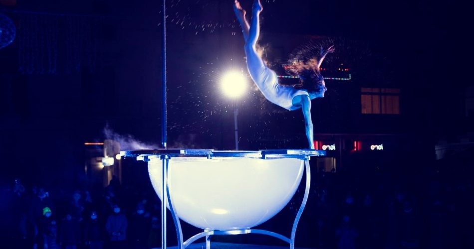 Un'immagine dell'inaugurazione del Blue Christmas lo scorso anno