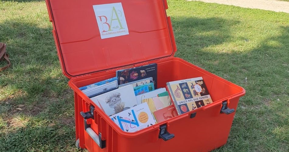 Valigia piccola biblioteca ambientale (2)