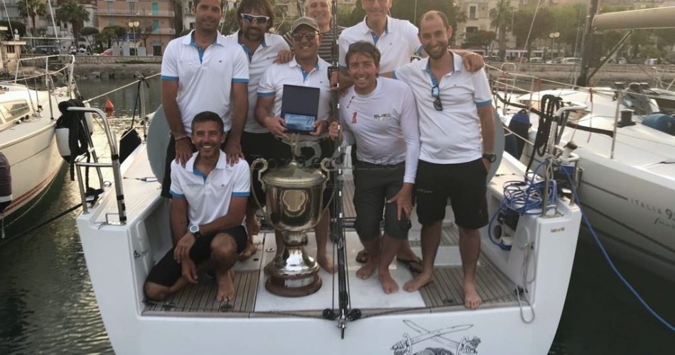 Vela d'altura - Morgan IV del CC Barion, primo posto Trofeo Punta Stendardo