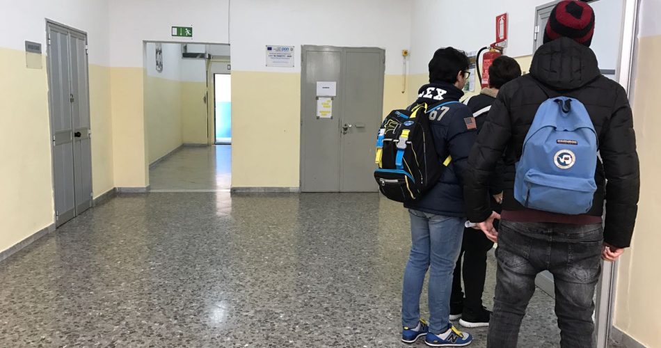 Gli studenti del Panetti con i giubbotti
