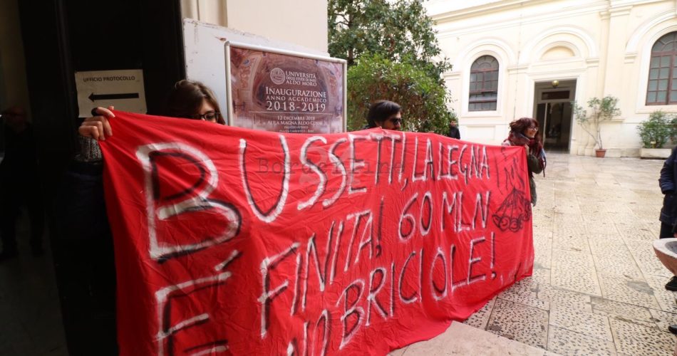 protesta studenti inaugurazione