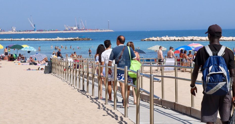 spiaggia pane e pomodoro