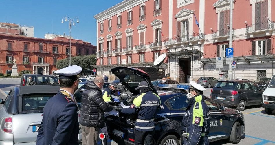 coronavirus controlli polizia locale