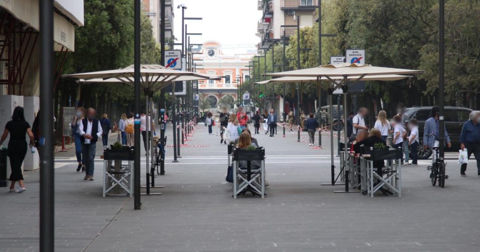 via sparano tavolini distanza