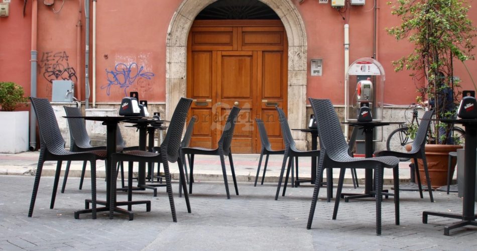 tavoli tavolini distanza