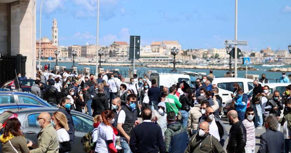 protesta movimento impresa commercianti