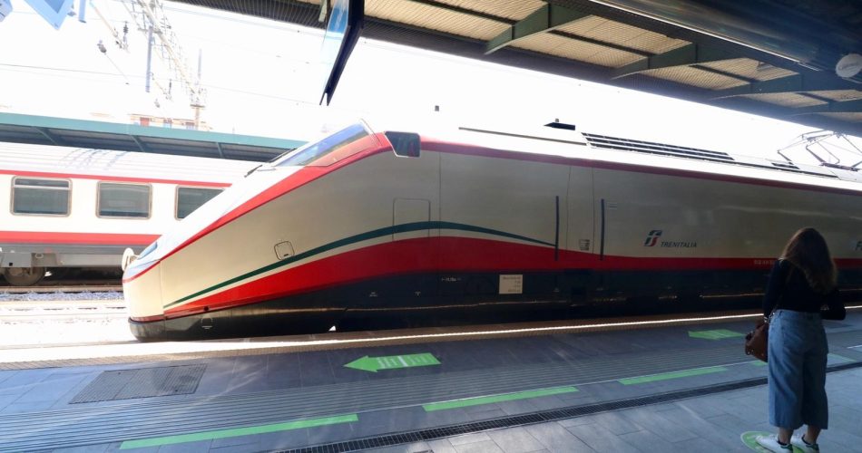 frecce stazione treno