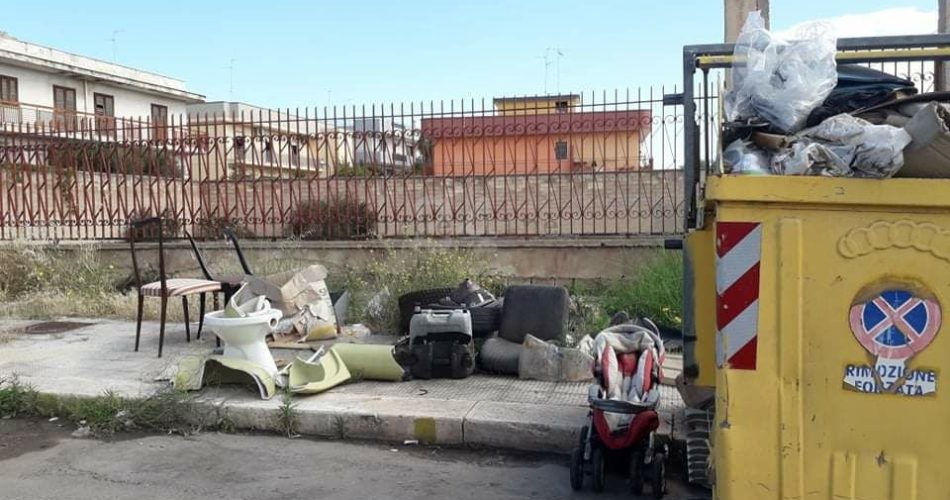 rifiuti degrado Bari