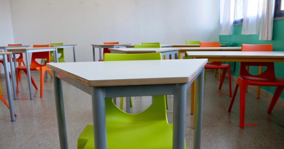 scuola banchi classe