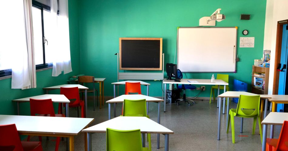 scuola banchi classe
