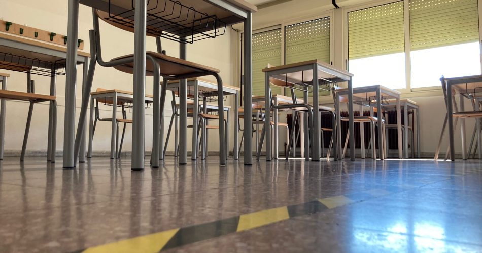 scuola covid banchi classe