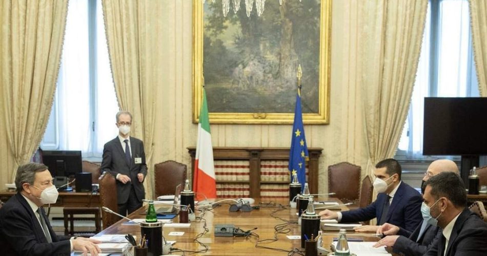 Foto Facebook Decaro