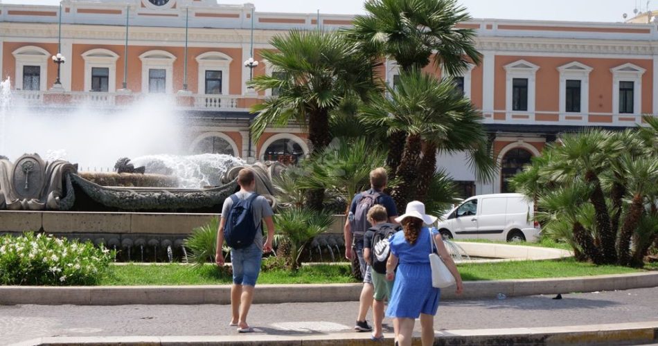 turismo turisti stazione