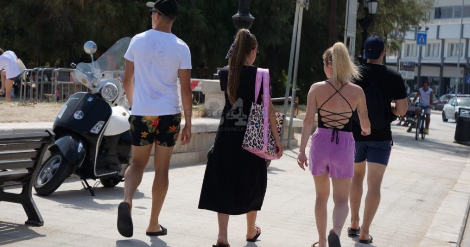 turismo turisti spiaggia