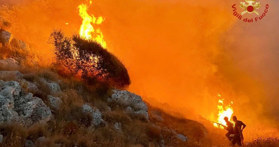 Foto Twitter Vigili del Fuoco