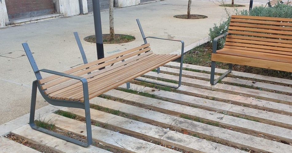 panchina rotta disfida piazza