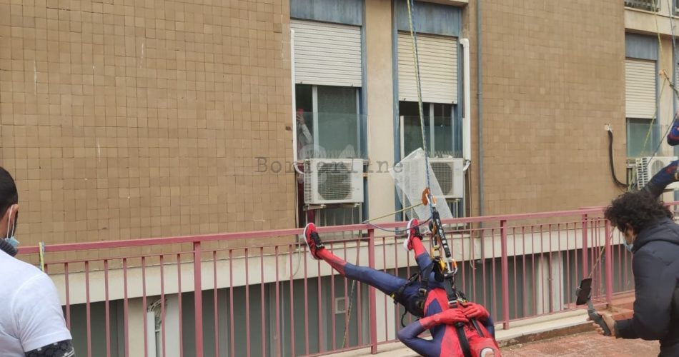 giovanni XXII manifestazione supereroi