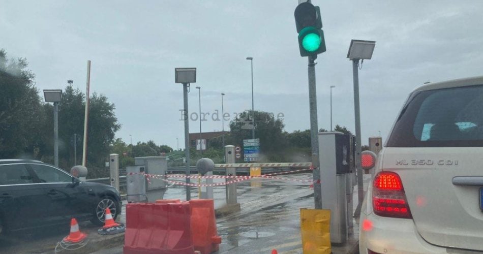 Aeroporto Bari Palese sbarre