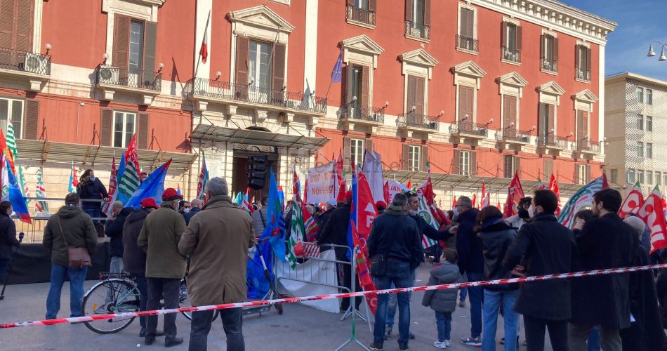 sindacati lavoro piazza