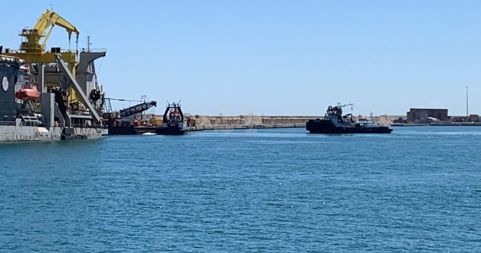 pontone rimorchiatore