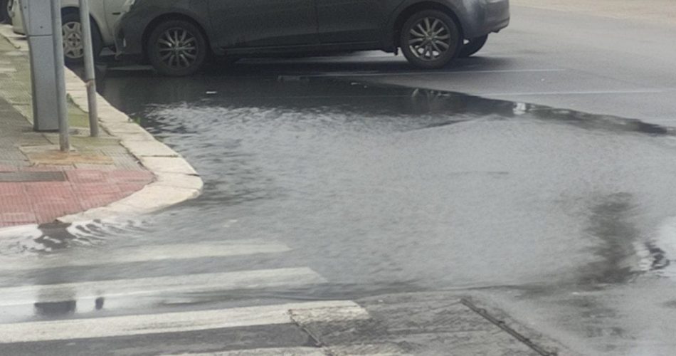 Pioggia pozzanghera Bari