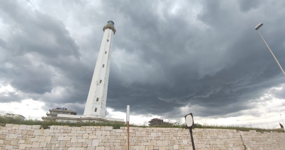 Faro marconi maltempo