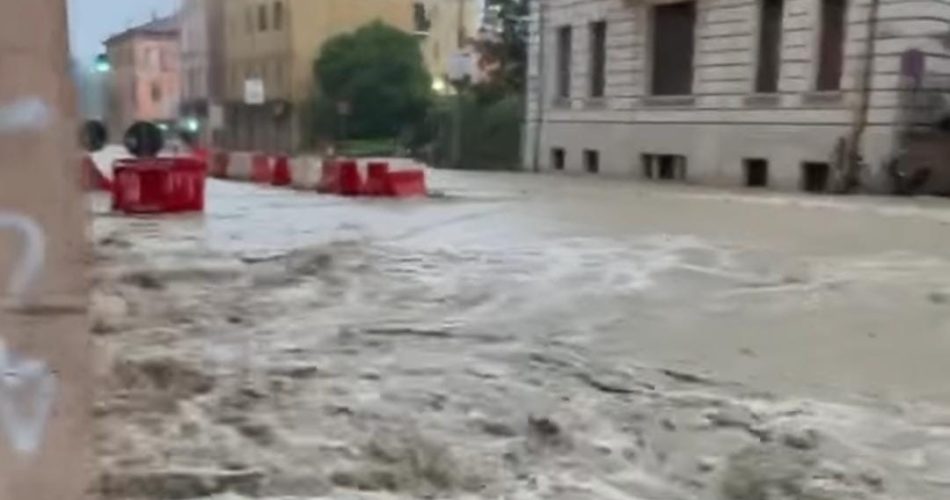 Foto screen video di Andrea Casoni pubblicato su Facebook Banda POPolare dell'Emilia Rossa