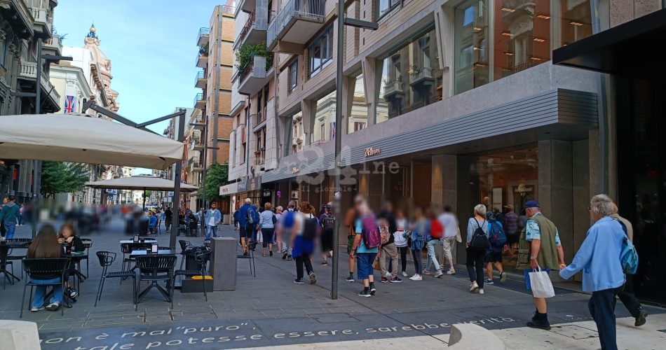 via sparano turisti