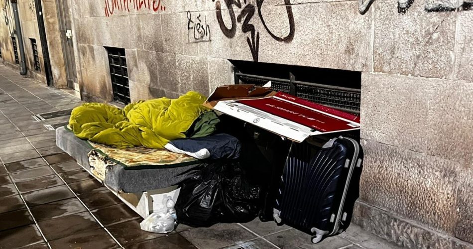 rifiuti corso italia senzatetto