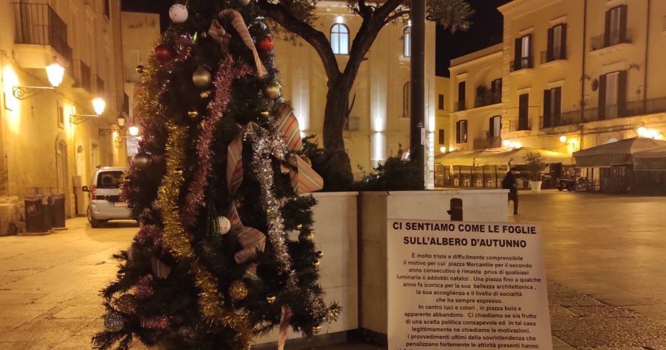 Albero Natale piazza Mercantile