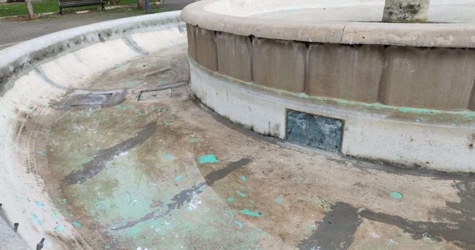 fontana piazza Garibaldi ripulita