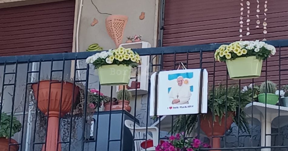 balconi Bari per Papa Francesco
