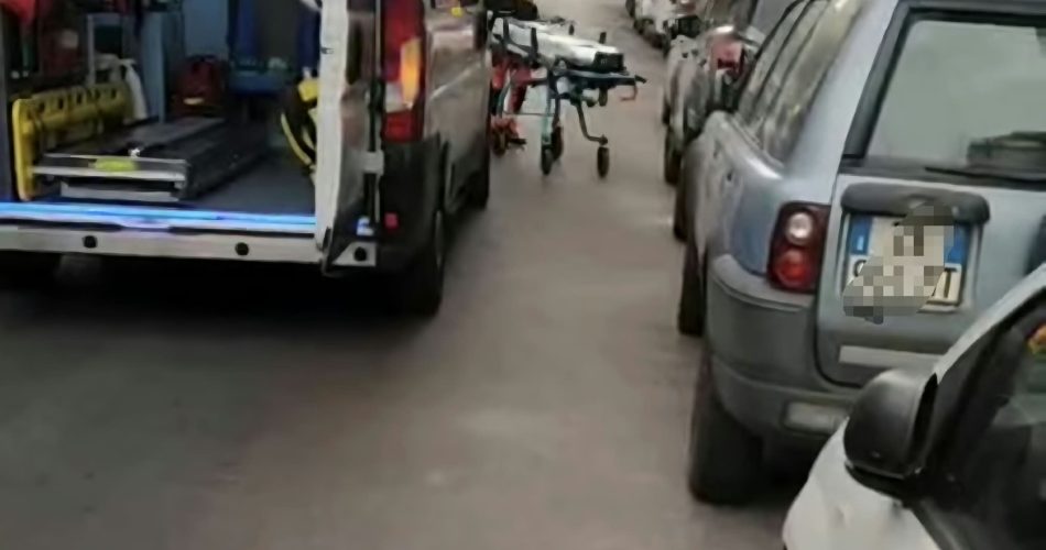 corso Benedetto croce ambulanza