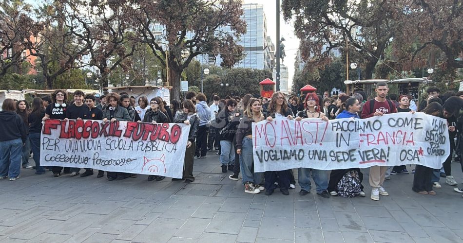 Protesta studenti Bari