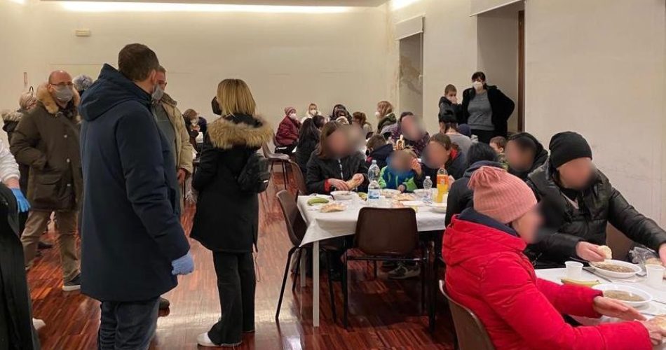 accoglienza e tamponi a profughi ucraini a Troia (2)