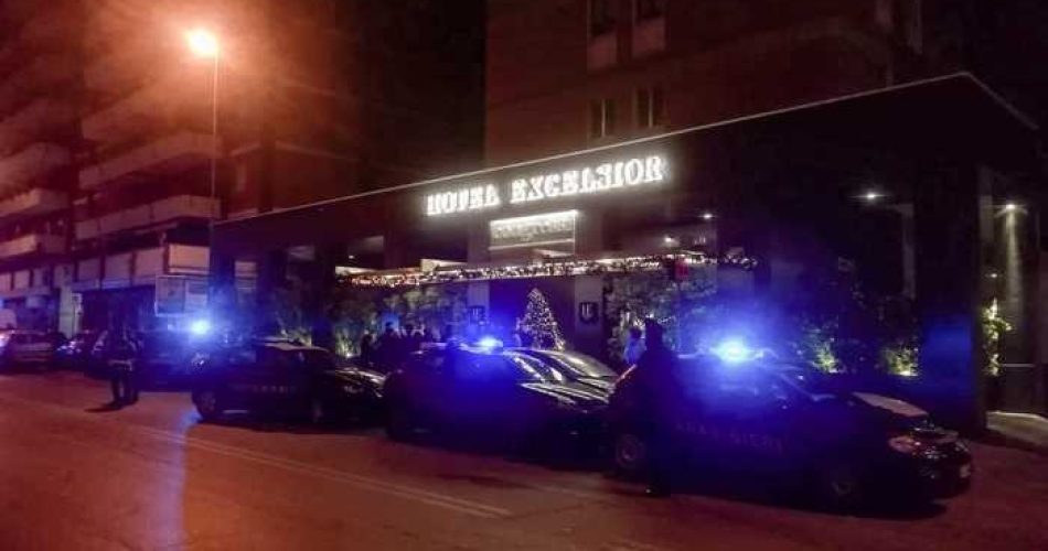 Capodanno: cede controsoffitto hotel a Bari, 4 feriti