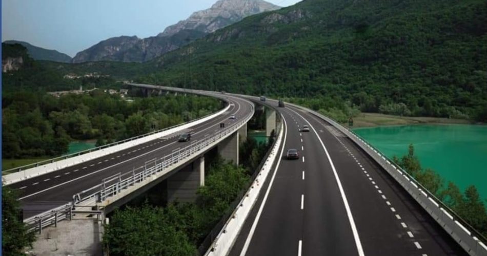 foto di autostrade per l'italia