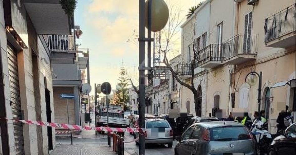 caduta calcinacci palese