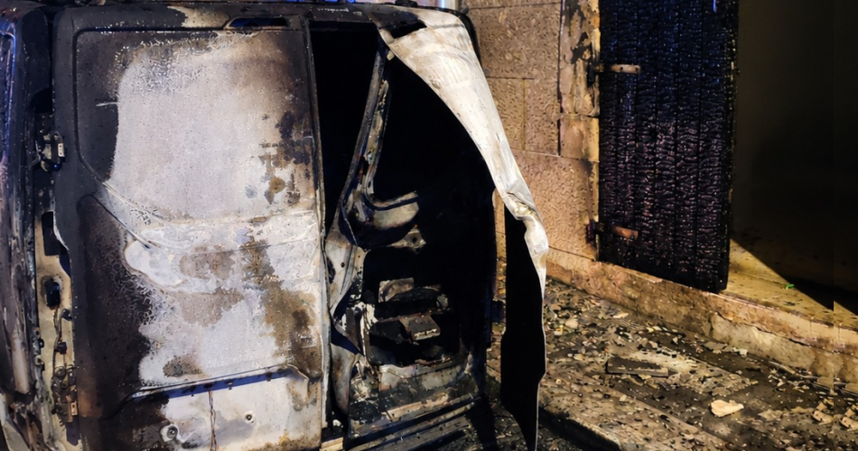 camio incendiato