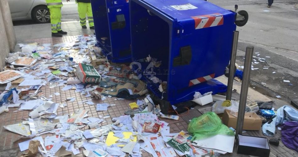 cassonetti ribaltati