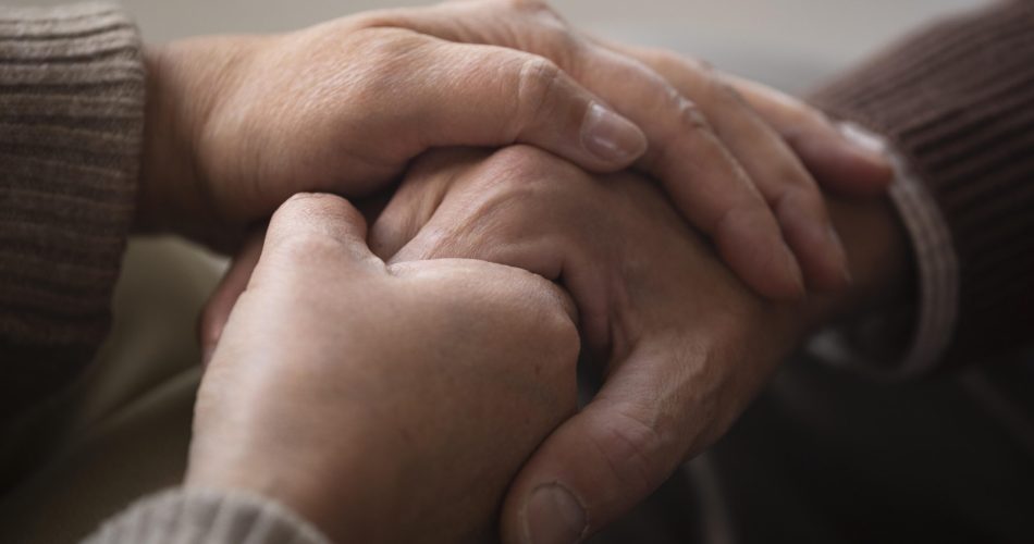 papà mano nella mano