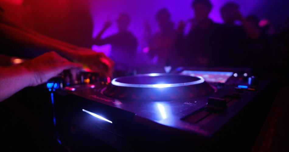 DJ discoteca club Foto Freepik
