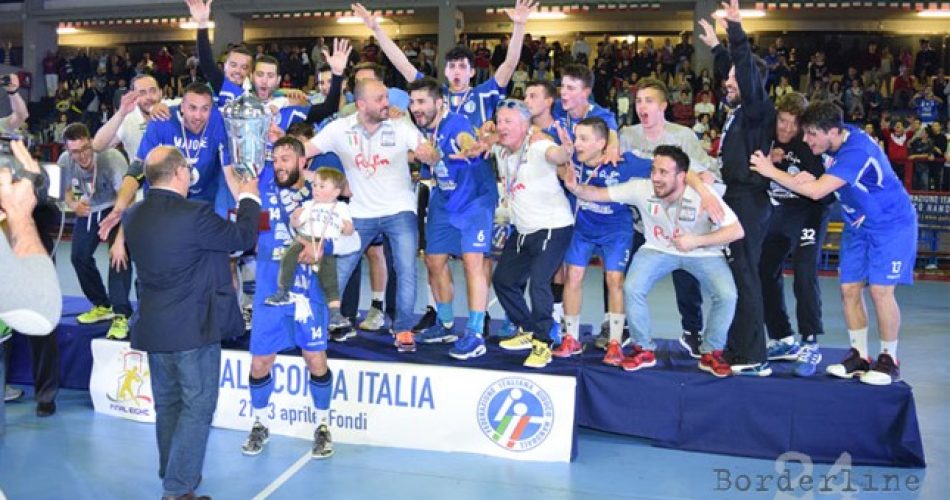 La Junior Fasano festeggia la Coppa Italia (foto Figh)
