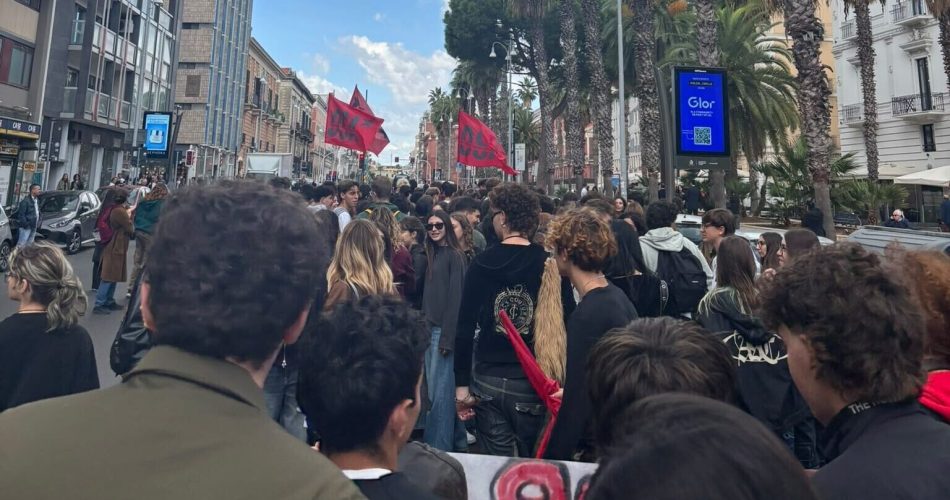 corteo contro governo meloni