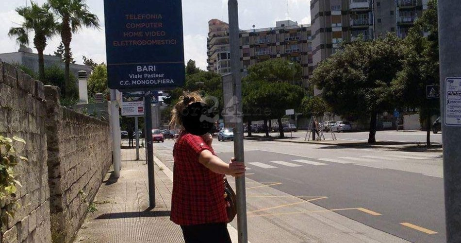 cosi in attesa del bus