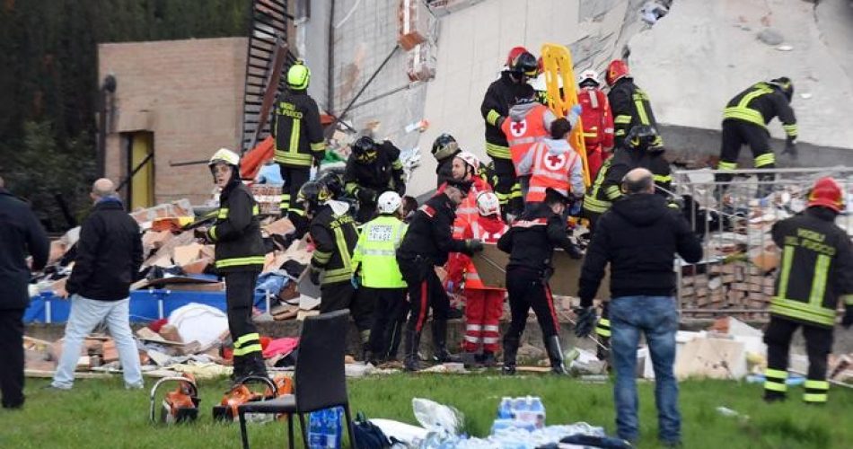 Crolla palazzina di due piani nel Milanese Foto Ansa