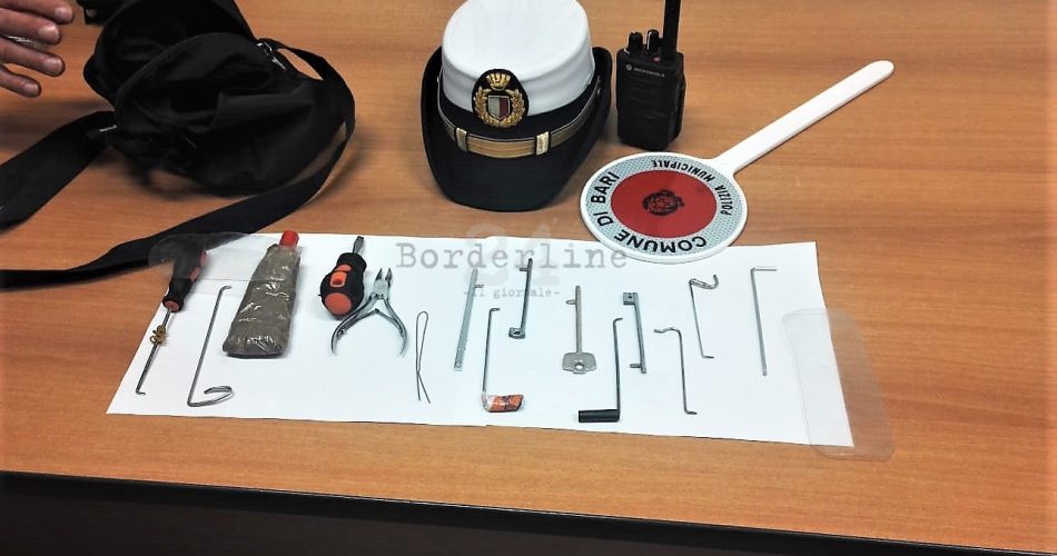 vigili furto arnesi per rubare ladro