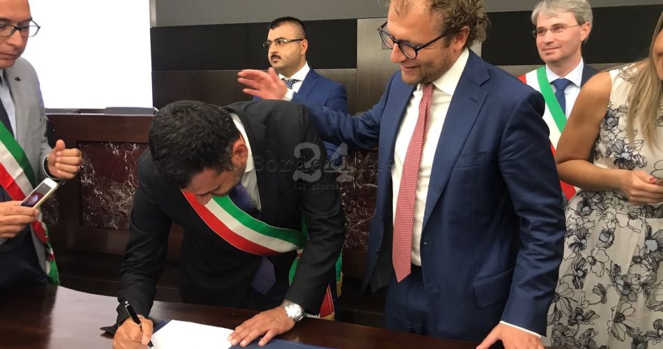 decaro alla firma dell'accordo